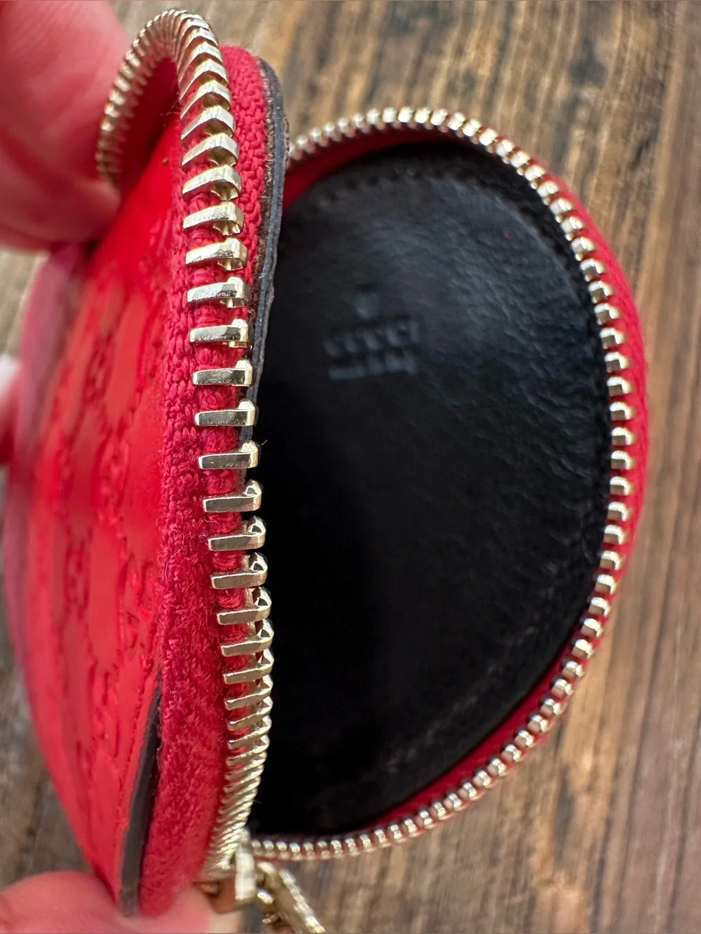 Gucci red Heart Coin Pouch with gold Heart Charm - Picture 5 of 10